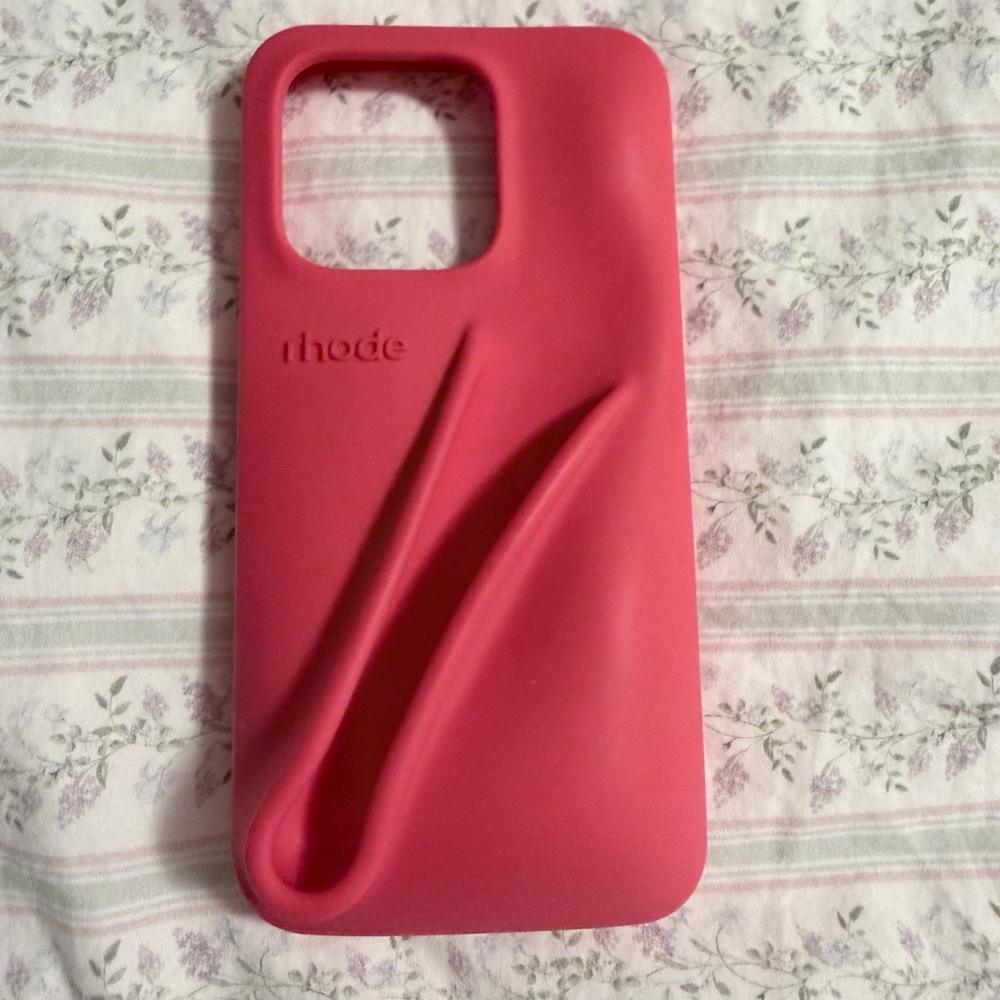 Rhode iPhone 15 Pro Case in Guava Spritz